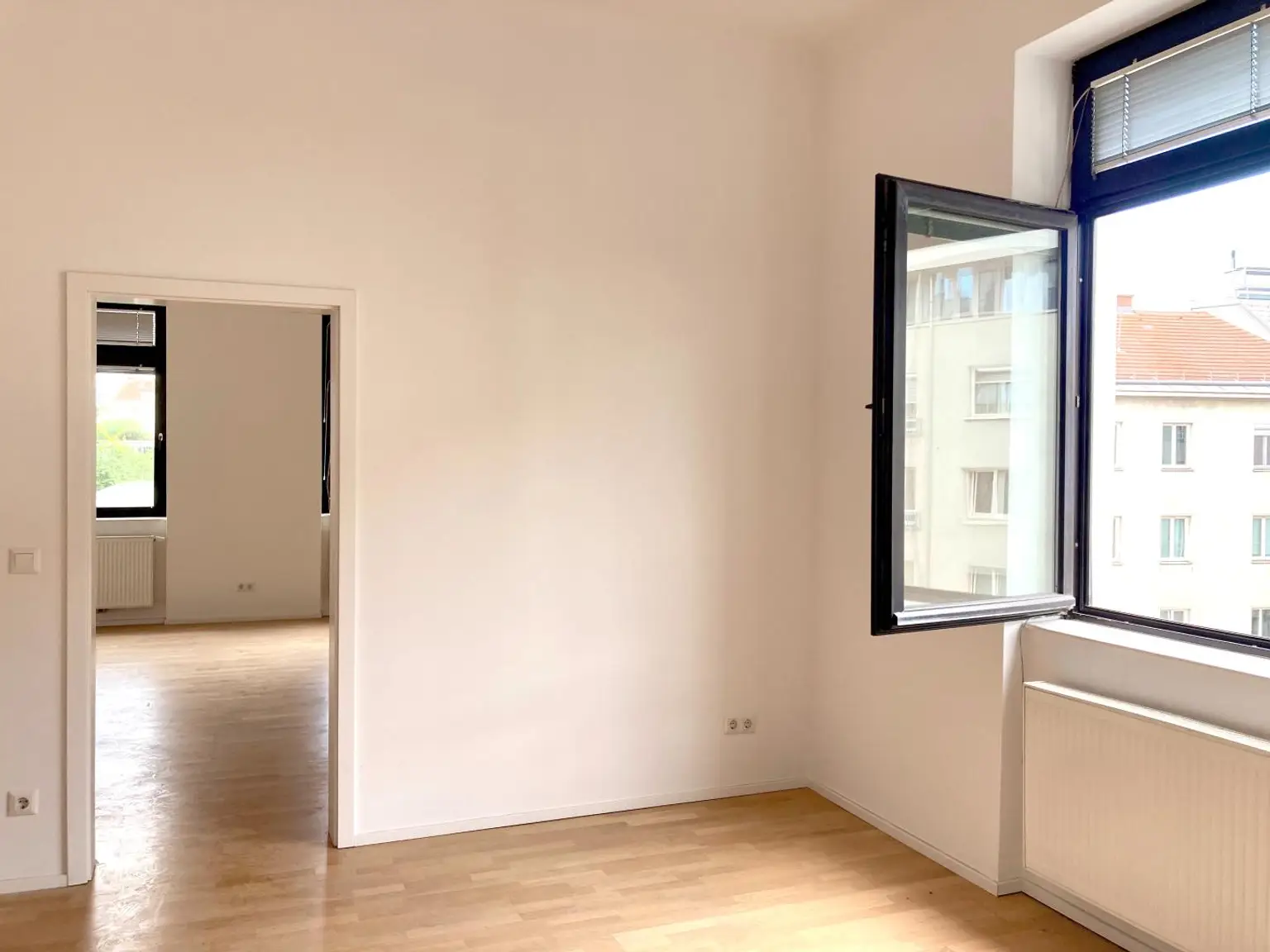 Charmante 2-Zimmer-Wohnung mit separater Küche und Altbauflair