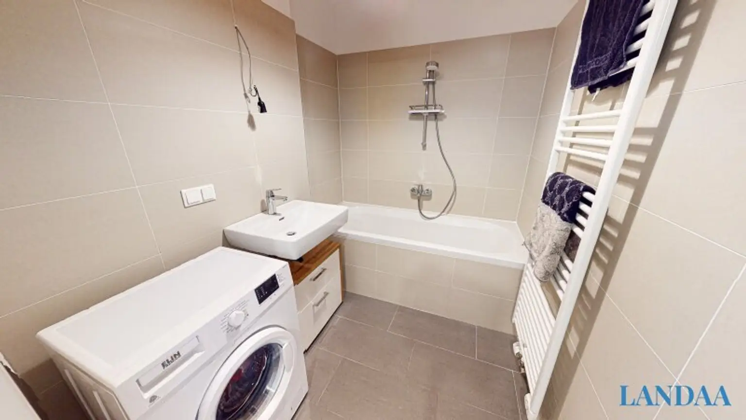 Wunderschöne 4 Zimmer Dachgeschosswohnung mit Garage