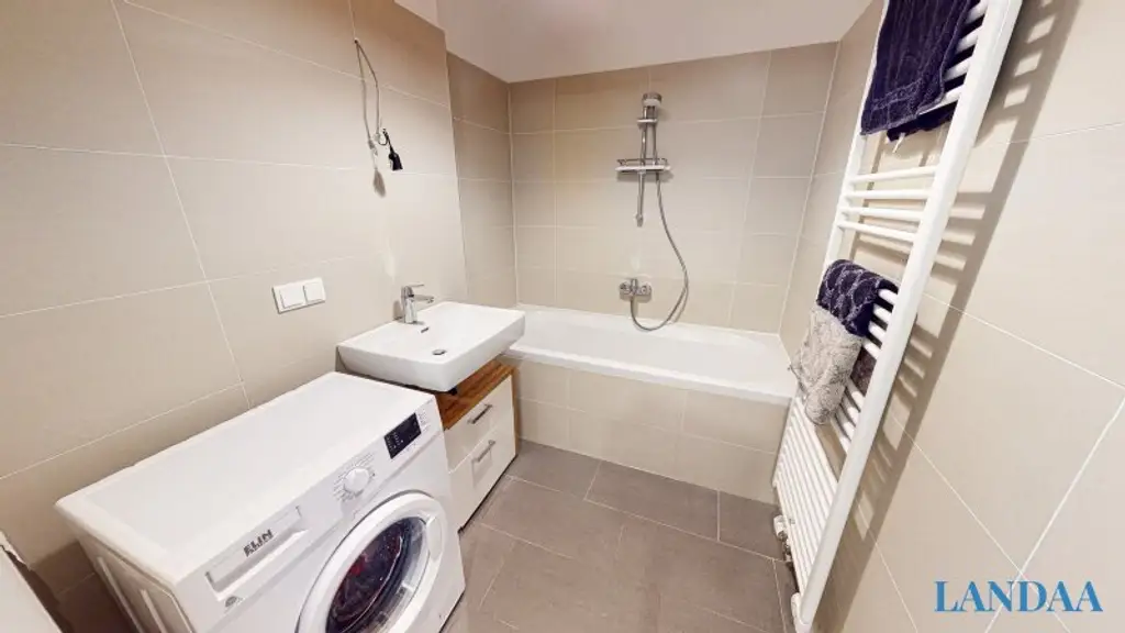 Wunderschöne 4 Zimmer Dachgeschosswohnung mit Garage