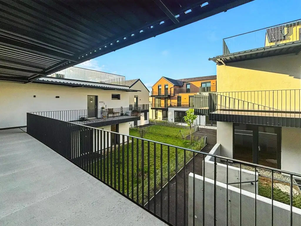 ERSTBEZUG! 3-ZIMMER WOHNUNG MIT BALKON und PKW-STELLPLATZ!