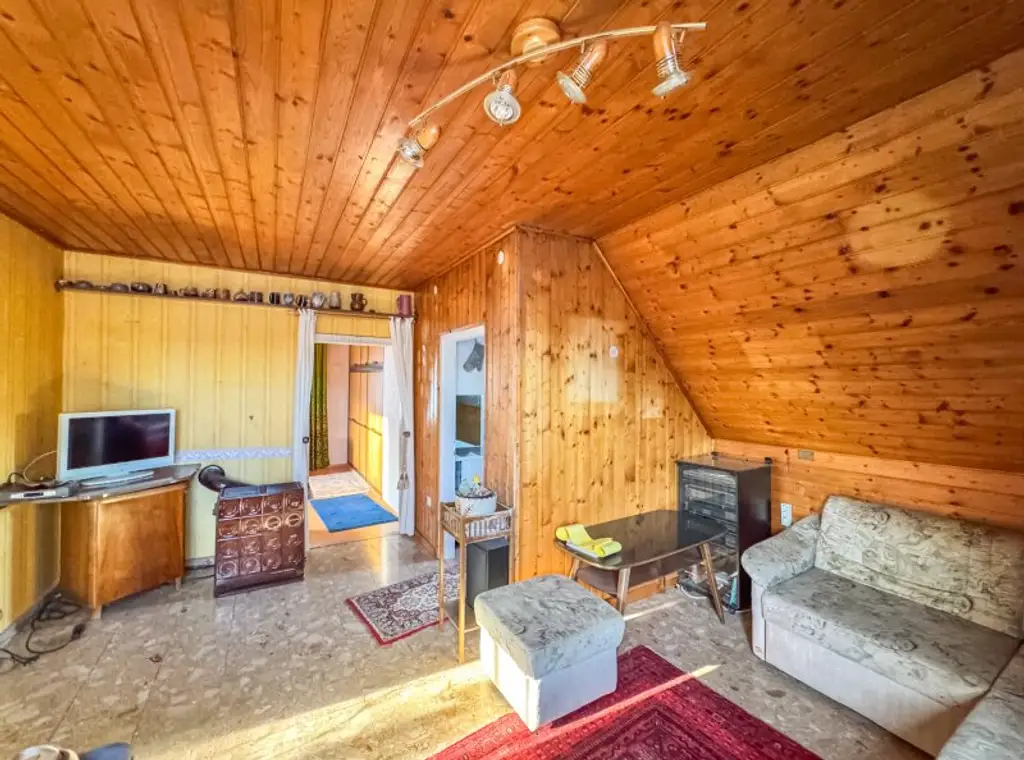 Sanierungsbedürftiges Einfamilienhaus in Pottschach, Nähe Bahnhof: Ihr Sanierungsprojekt mit 556 m2 Garten! 199.000 Euro!