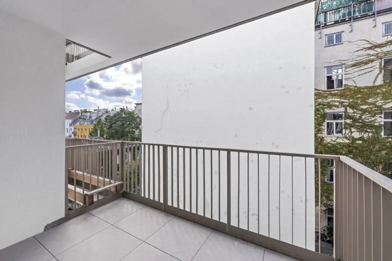 KOMPAKT, EFFIZIENT, URBAN MIT GROßEM BALKON - MODERNER WOHNKOMFORT IN HERNALS
