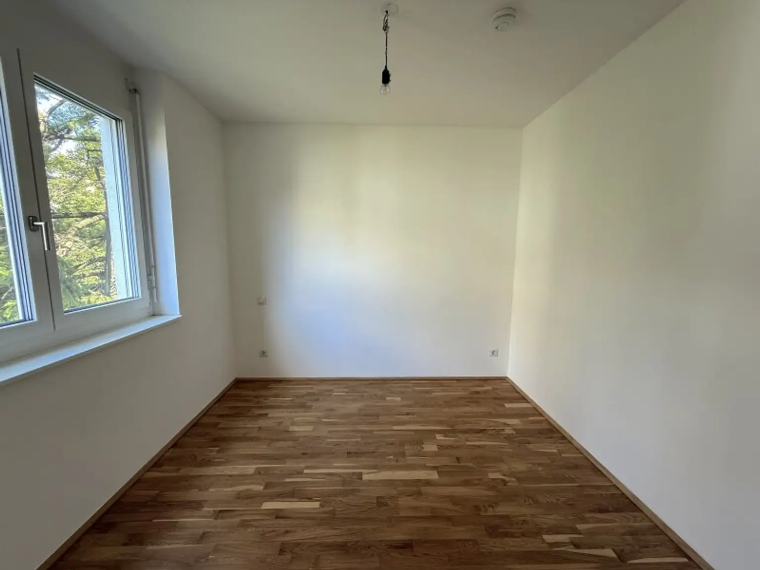 Gut geschnittene 2-Zimmer Wohnung in ruhiger Seitenstraße nahe U4 Hietzing