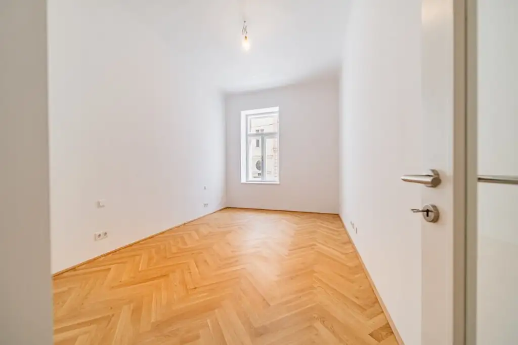 Eleganter Erstbezug: Stilvolle 2-Zimmer-Wohnung mit großzügiger Terrasse in idyllischer Ruhelage und Grünblick