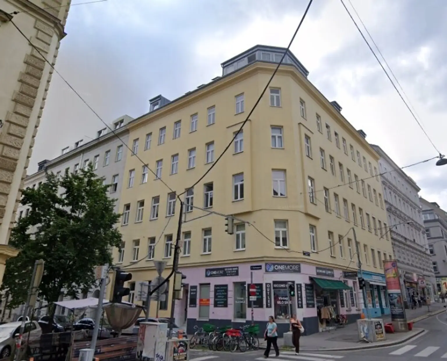 ERSTBEZUG Top sanierter Stilaltbau in guter Lage