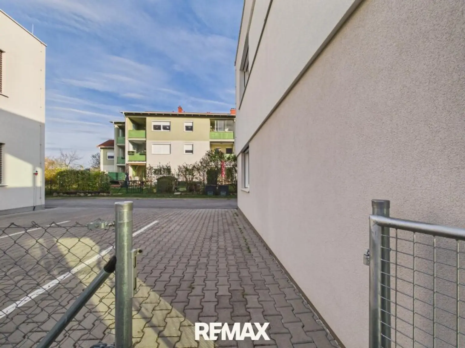10. Autoabstellplatz