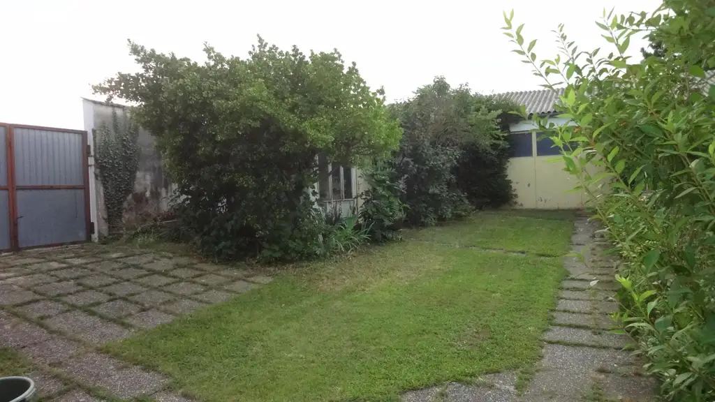 Einfamilienhaus mit Garten und Halle!