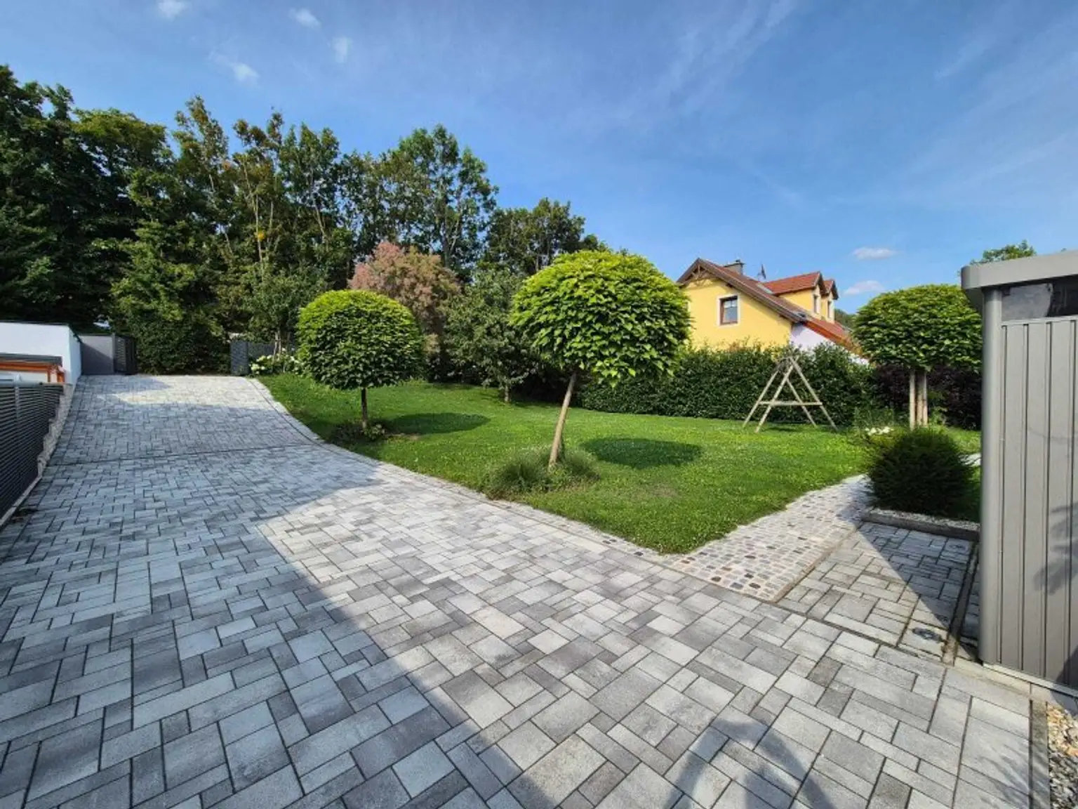 Sonniges Traumgrundstück mit PRIVATEM SCHWIMMTEICH und BAUPOTENZIAL