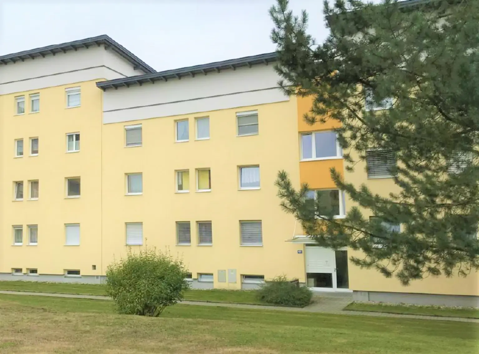 TOLLE WOHNUNG IN RUHIGER LAGE - TIEFGARAGENPLATZ INKLUSIVE