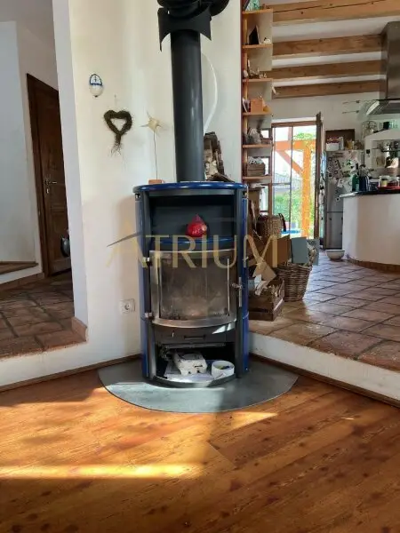 Charmantes Einfamilienhaus mit Wintergarten, Pool und Photovoltaik