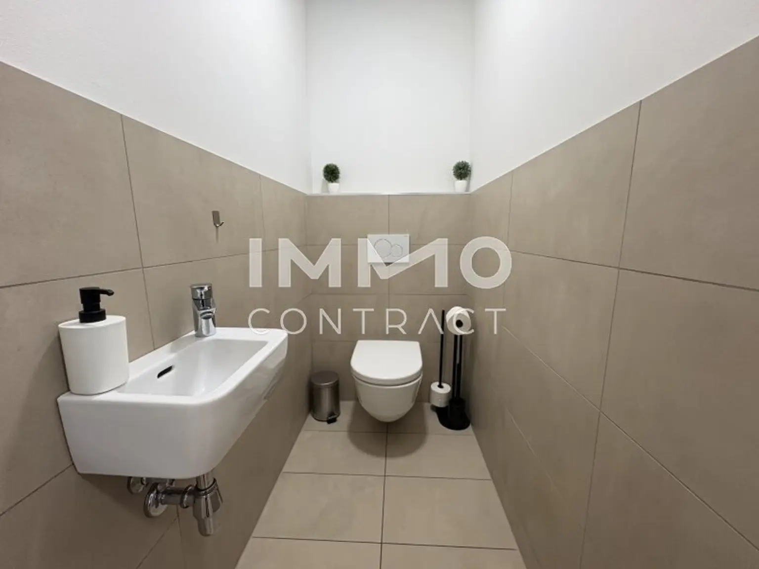 Stephansdom & Sonnenuntergang inklusive: Gemütliche Vierzimmer-Wohnung mit Concierge, Party & BBQ Lounge, Pool usw.