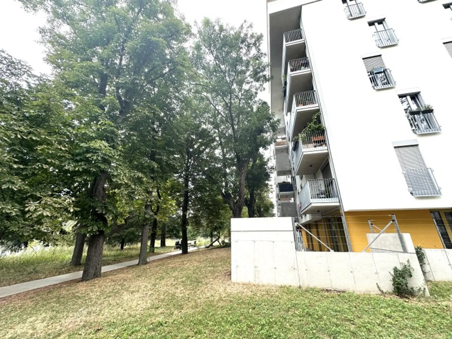 Wunderbare 2-Zimmer Wohnung in ruhiger Lage mit Blick über die Skyline! Ab 01.11