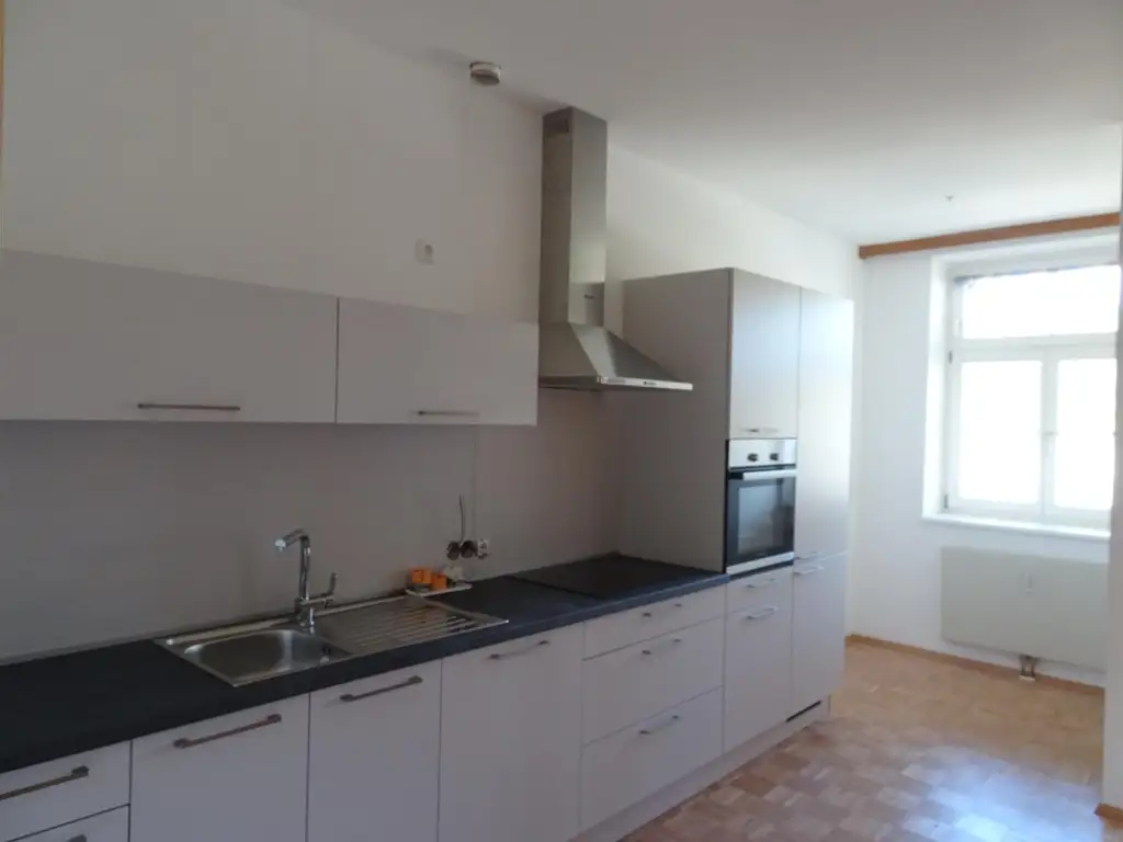 Kleinwohnung mit Küche! Carport kann angemietet werden!