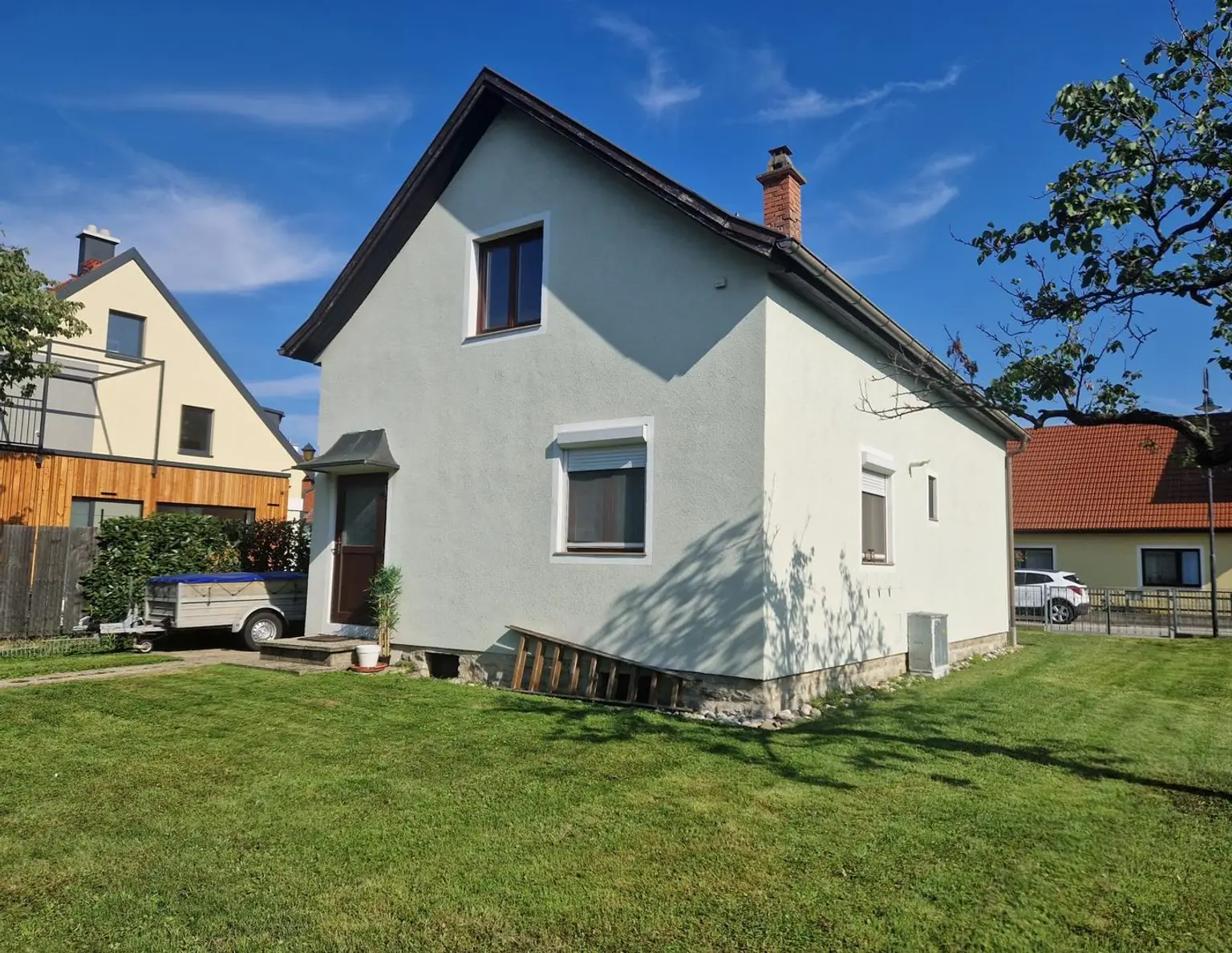 GARTEN- UND OBSTLIEBHABER AUFGEPASST - LIEBEVOLLES LANDHAUS FÜR ZWEI PERSONEN MIT GROSSEM GRUNDSTÜCK SAMT OBSTBÄUMEN