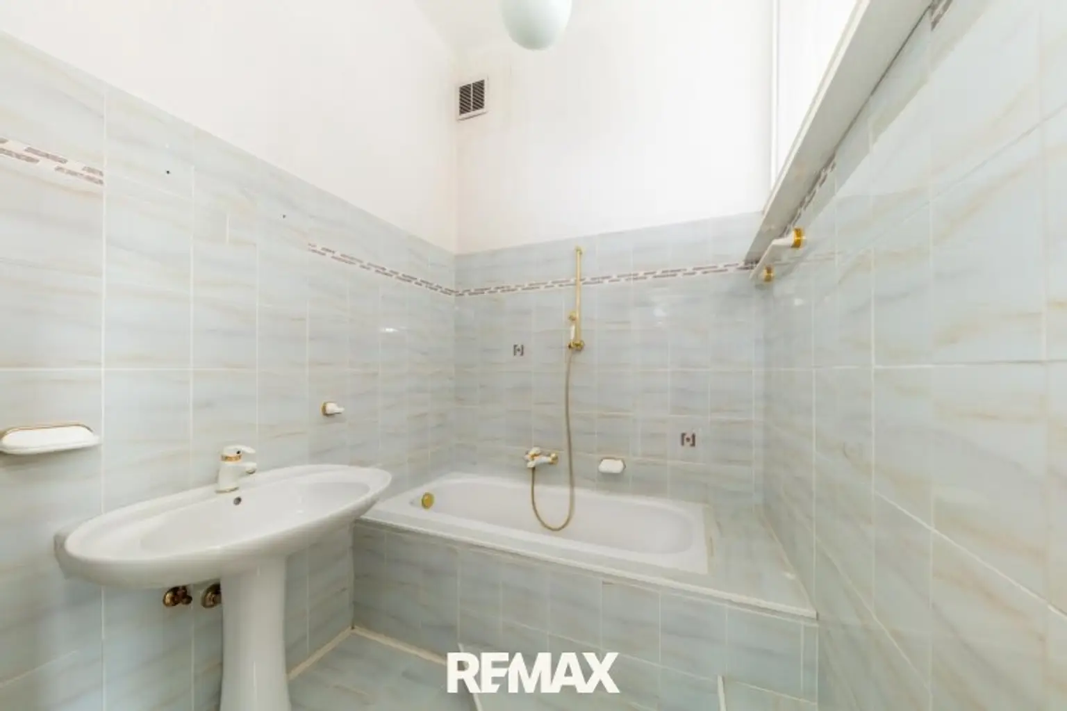 Bad mit Badewanne