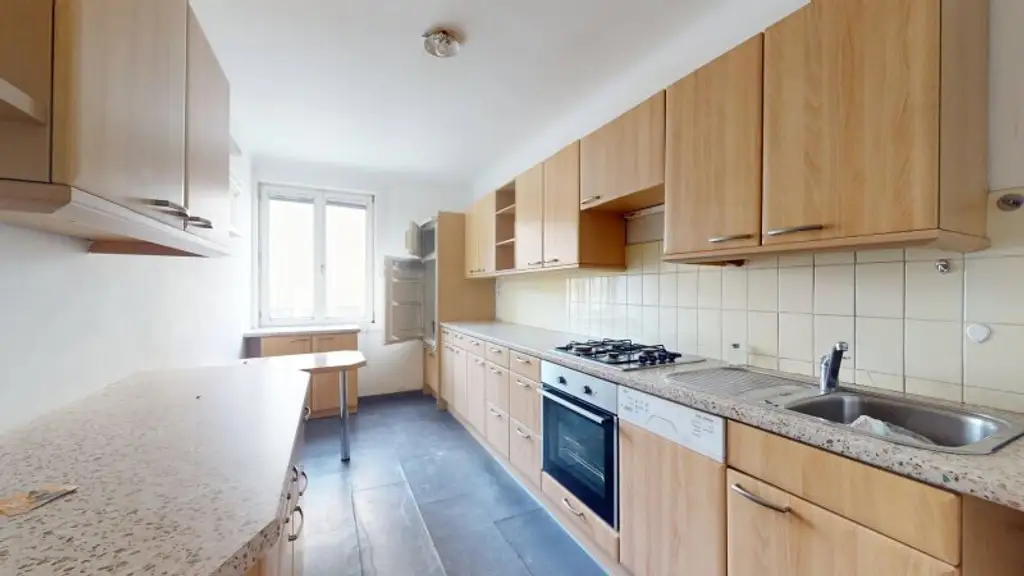 Gellertplatz - Sanierungsbedürftig - U-Bahn Nähe - Balkon optional