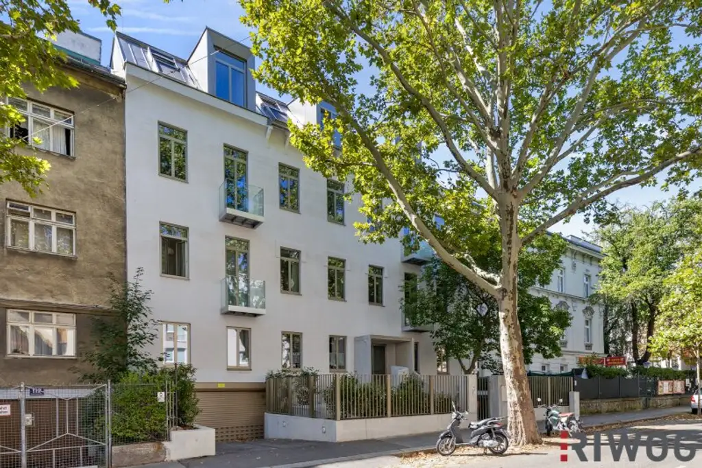 3,7m Raumhöhe im DG, Garage mit 2 Stellplätze, Atrium, Aufzug in die Wohnung und 360° Dachterrasse