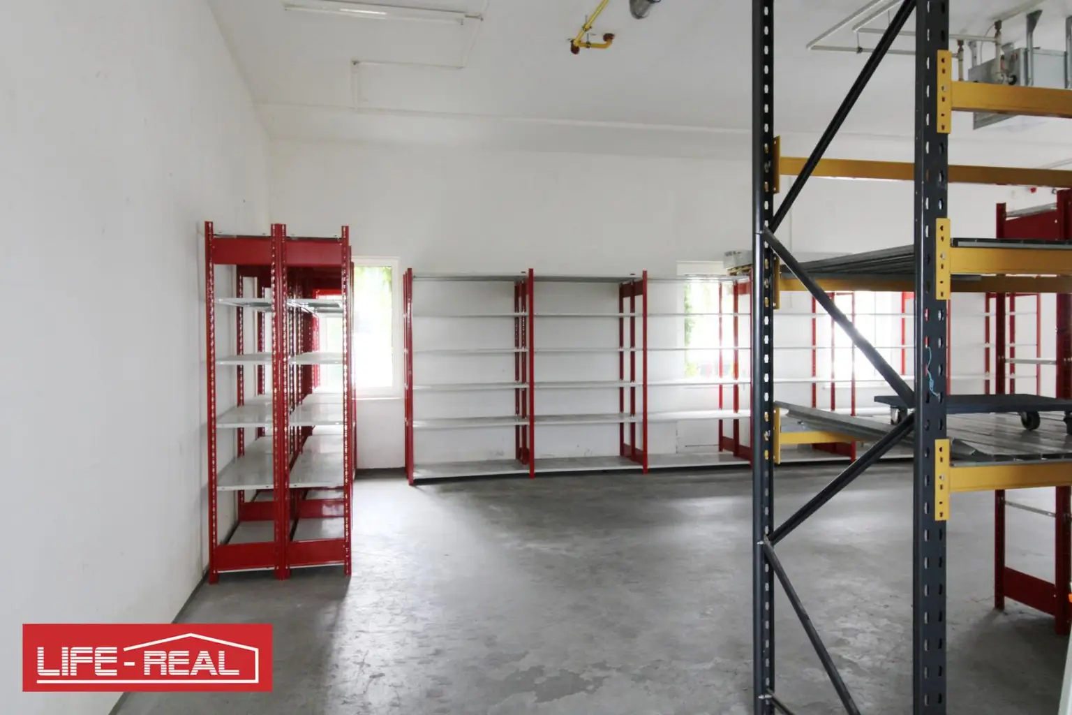 Vielseitig nutzbare Lagerhalle mit Büro im Gewerbegebiet Gramastetten