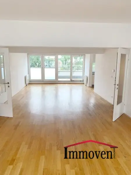 Großzügige 4-Zimmerwohnung in Ruhelage mit Park Blick!