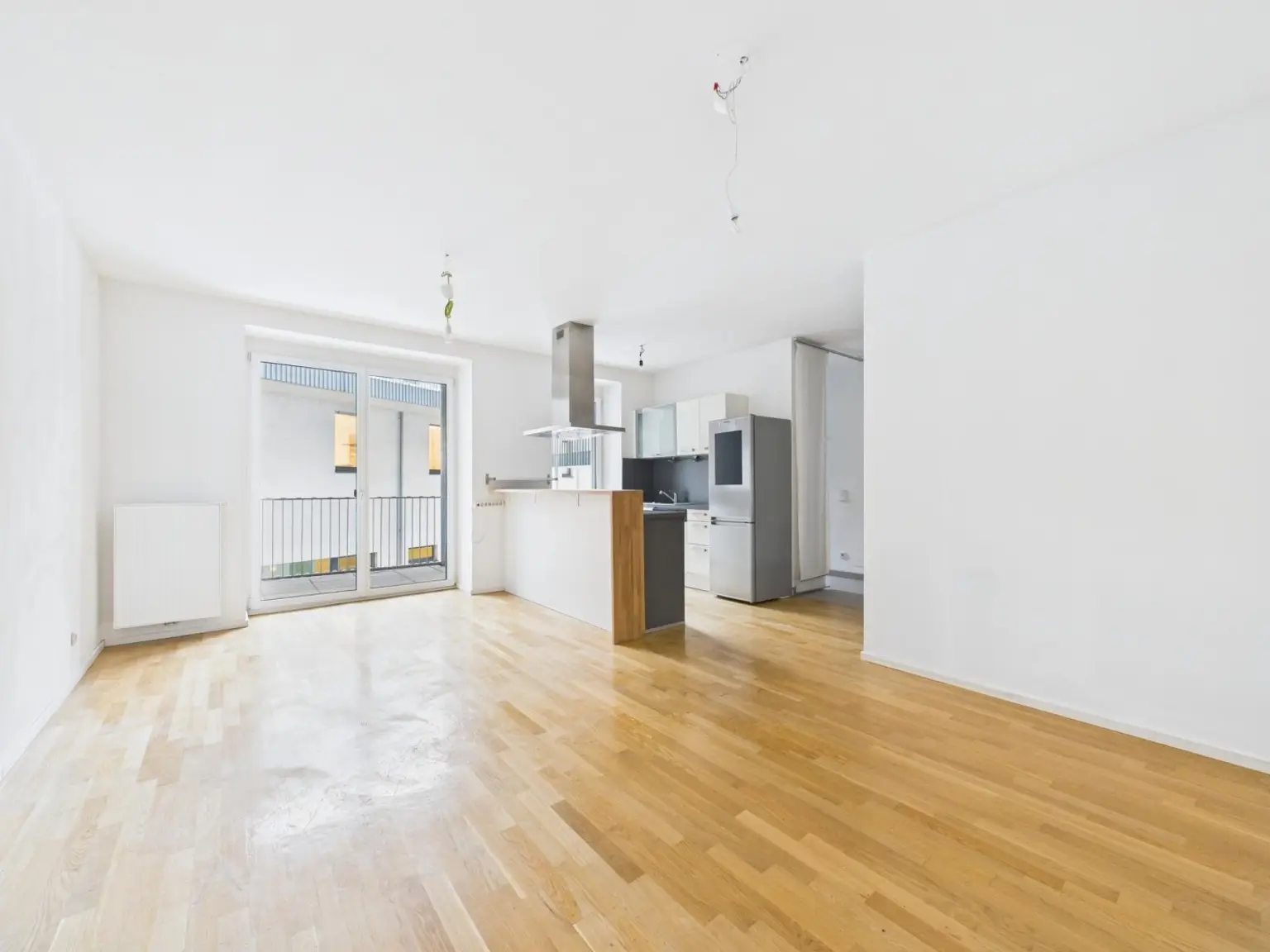 CAM04191G0-PR0076-STILL018