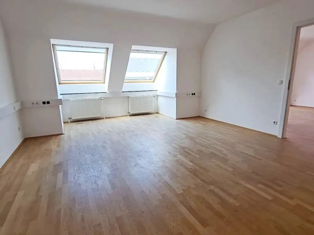 ZIEGLERGASSE bei FUZO Mariahilfer Straße, 141 m2 Bürofäche, 3 Zimmer, Serverraum, Küche, Klimaanlagen, Dachgeschoß
