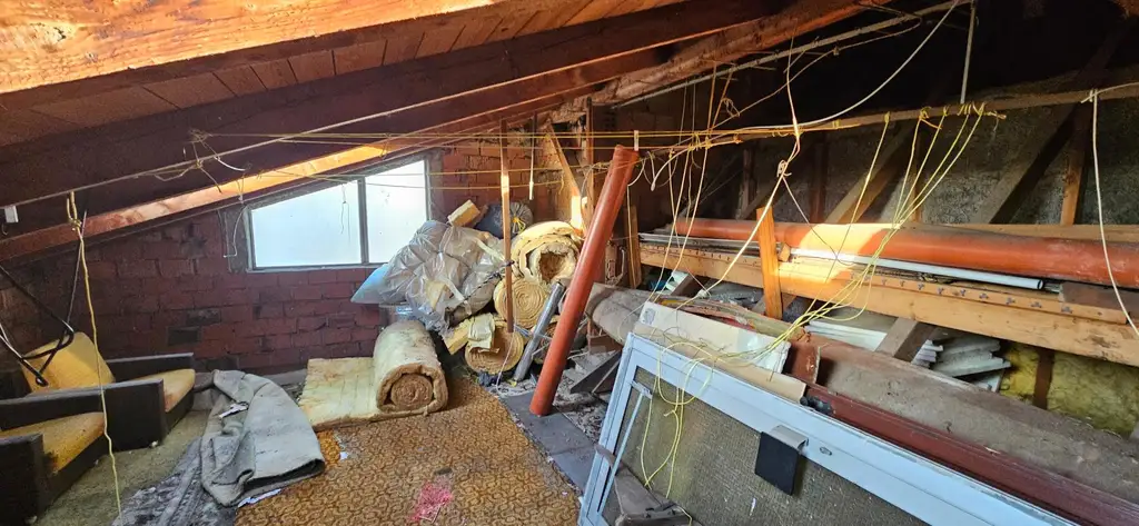 Sanierungsbedürftiges Haus mit Potenzial in attraktiver Lage - ab sofort verfügbar!