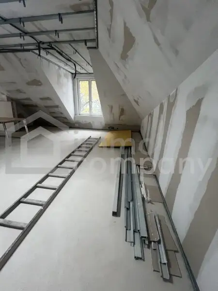 Schöne zweistöckige Wohnung mit Blick auf den Garten.