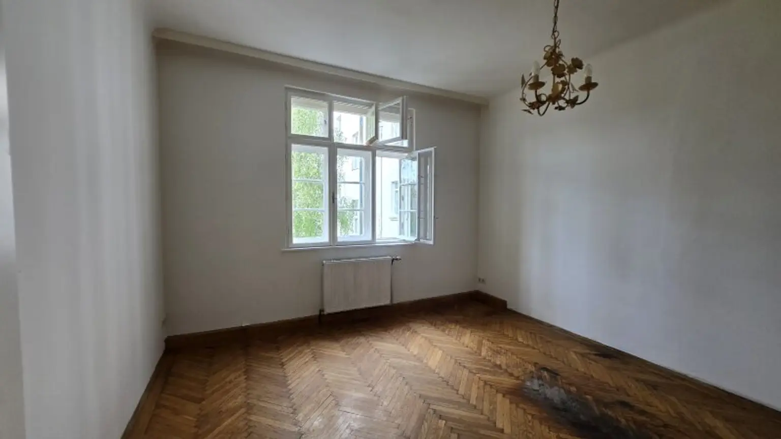 2-Zimmer-Wohnung in brauchbarem Zustand (Sanierungsbedarf!) - Balkon+Hofausrichtung - 3.Stock OHNE Lift