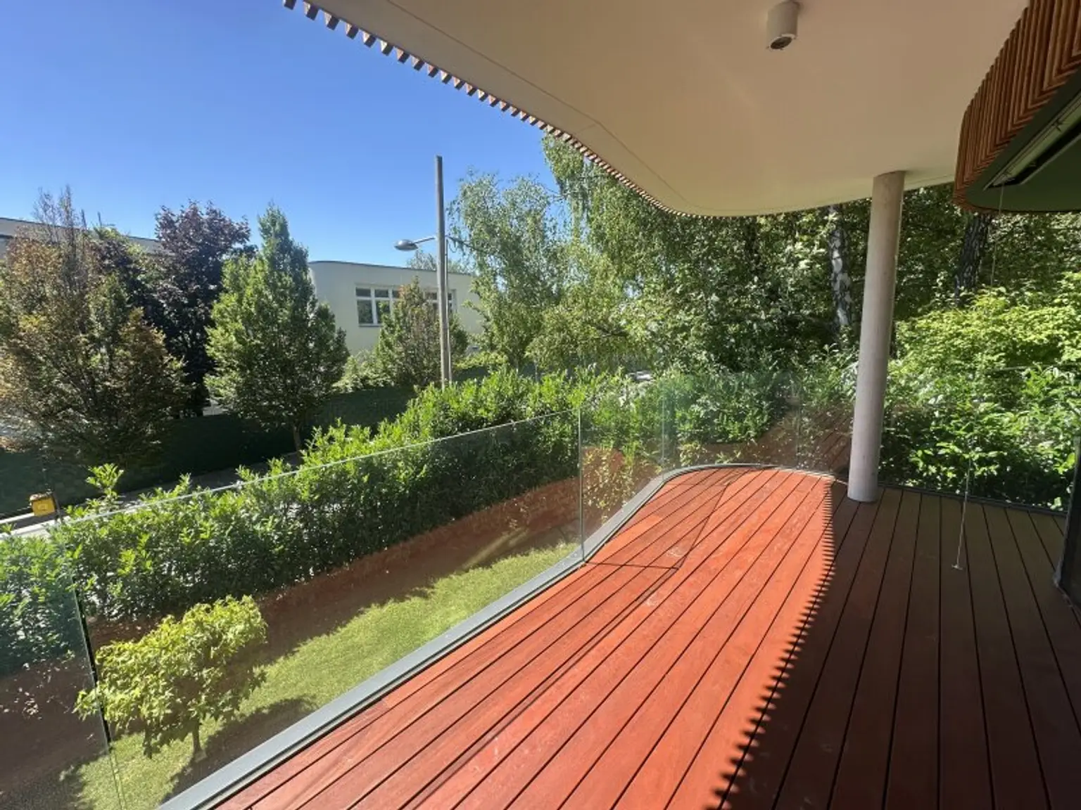 LUXUS GARTENWOHNUNG mit 300 m² Privatgarten im 1190 Wien + Pool und Gym