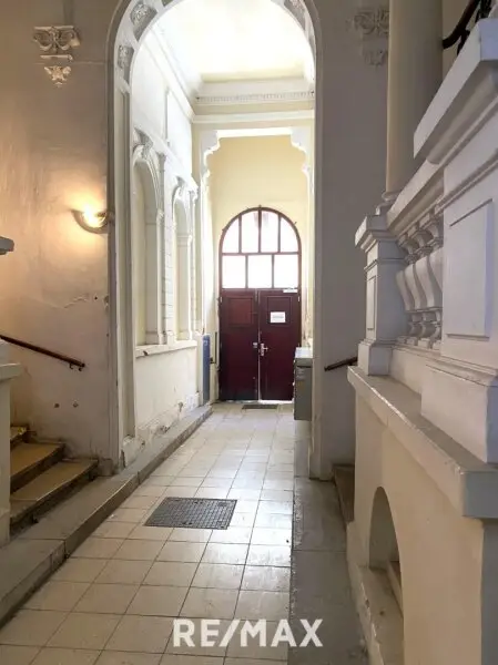 Erstbezug nach Sanierung - Altbau-Flair in AKH/U6-Nähe!