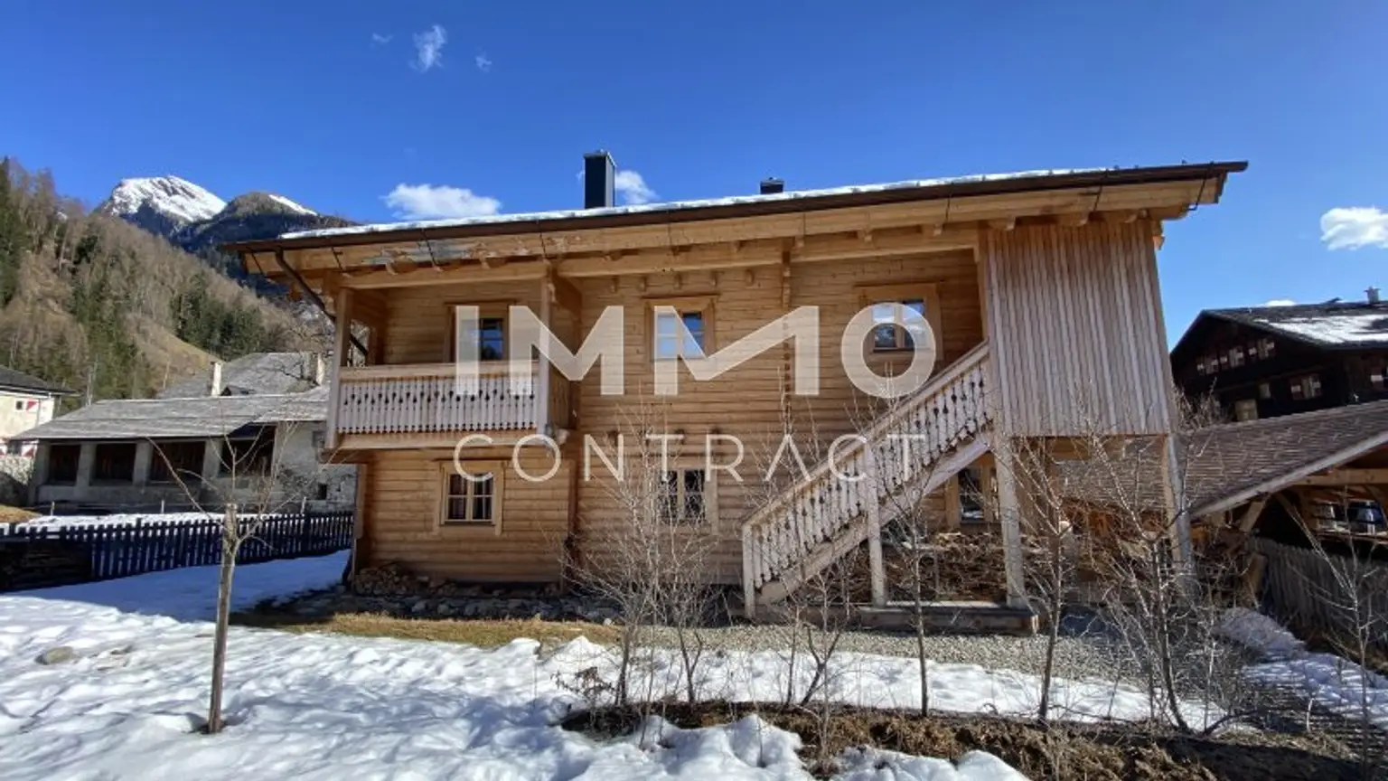 Hotel-Ensemble mit Luxus-Chalets