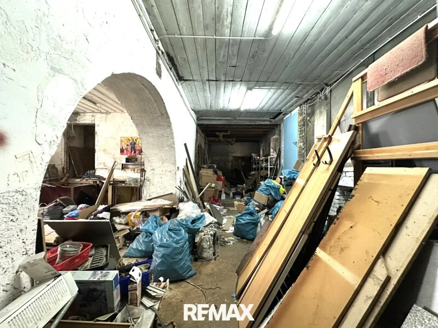 ***Mehrfamilienhaus mit Riesenpotential im Zentrum von Eisenerz***