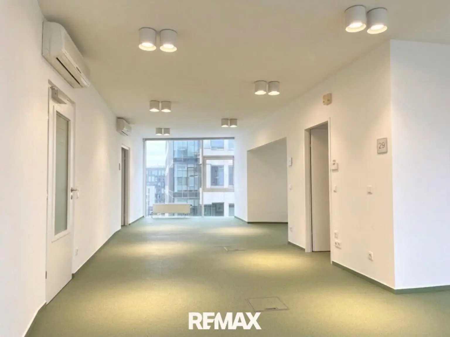 Modernes Praxishaus/ Bürohaus in Hietzing mit Garage & 4 Stellplätzen