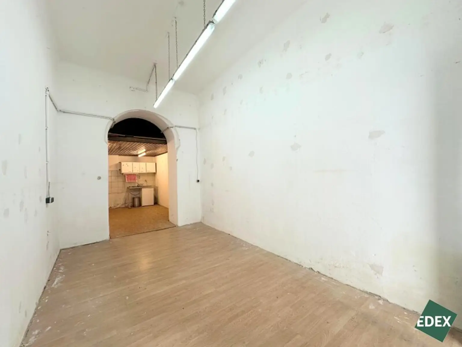 Sanierungsbedürftige 1-Zimmer-Wohnung in zentraler Lage