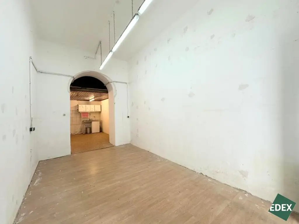 Sanierungsbedürftige 1-Zimmer-Wohnung in zentraler Lage