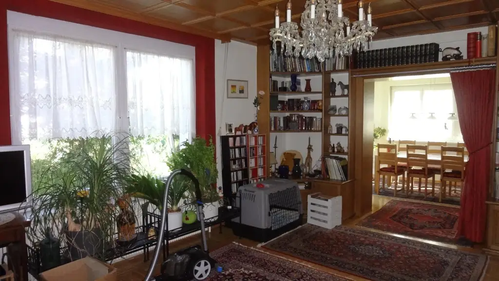 Einfamilienhaus mit vielen Zimmern in ruhiger Lage !