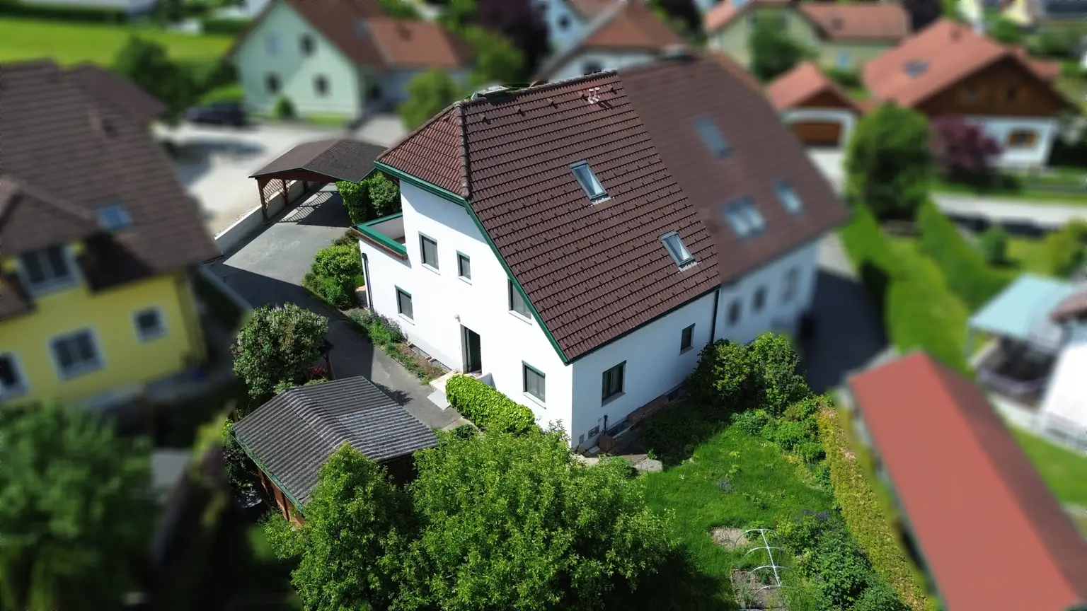 Doppelhaushälfte mit Garten & Carport - in beliebter Lage