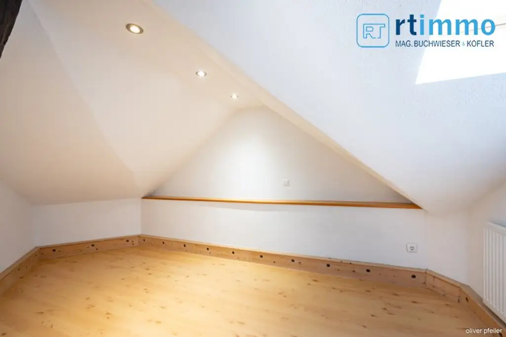 IHR FAMILIENDOMIZIL: KLIMATISIERTE GERÄUMIGE STADTVILLA MIT SCHÖNEM GARTEN, NEBENGEBÄUDEN UND SPIELPLATZ