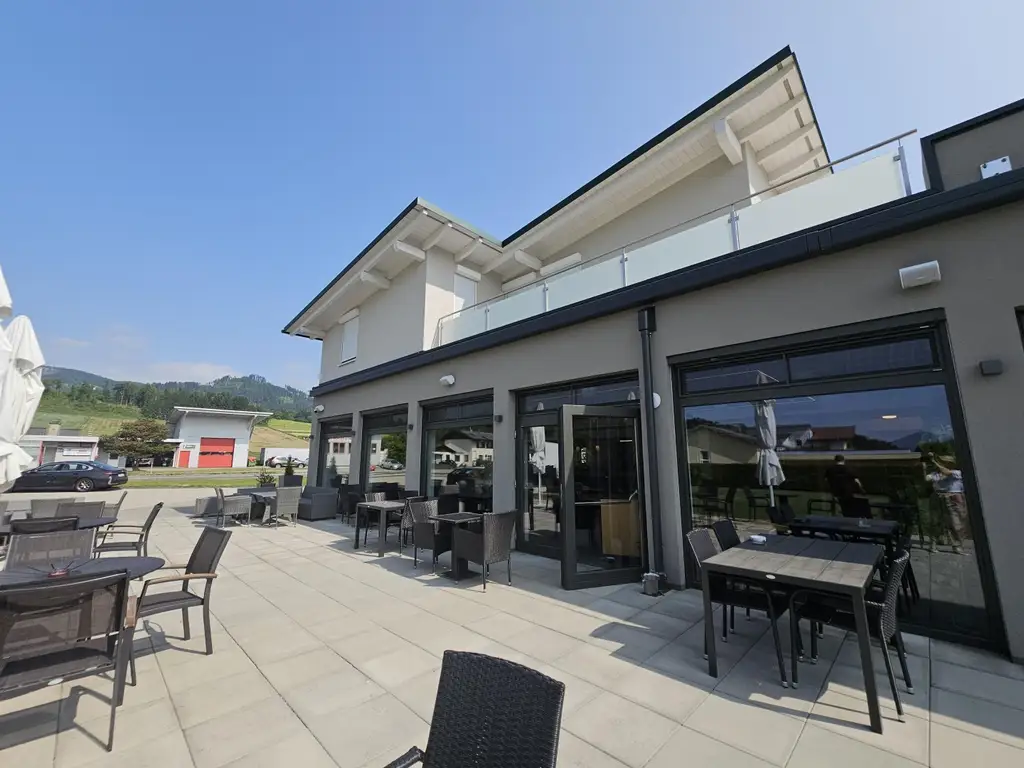 DAS HUNNENBRUNN - hochinteressantes Restaurant und 2 großzügige Wohnungen