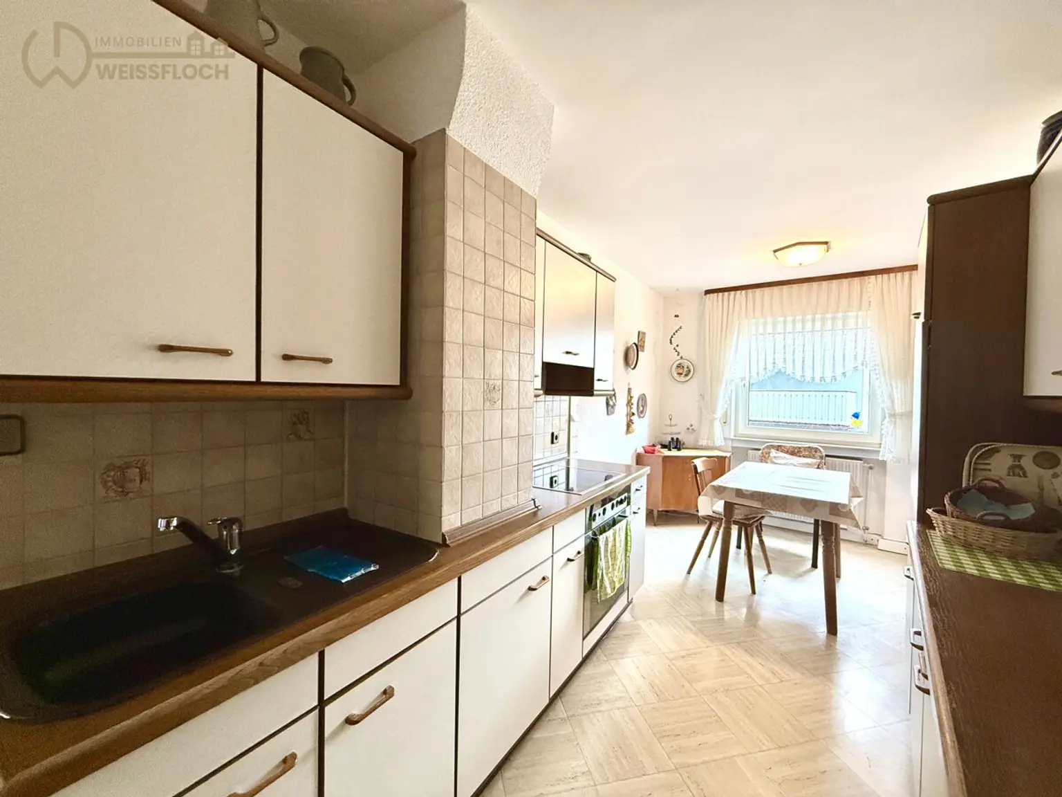 EG Küche mit Essbereich