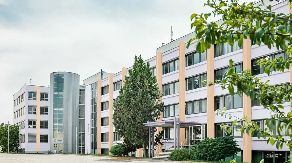 ALLES UNTER EINEM DACH- Büroflächen im
SÜDPARK