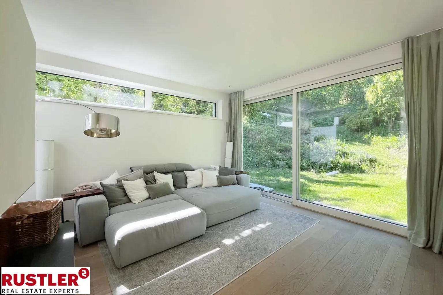 Einziehen & Aufatmen: Premium Villa mit Charm & Weitblick