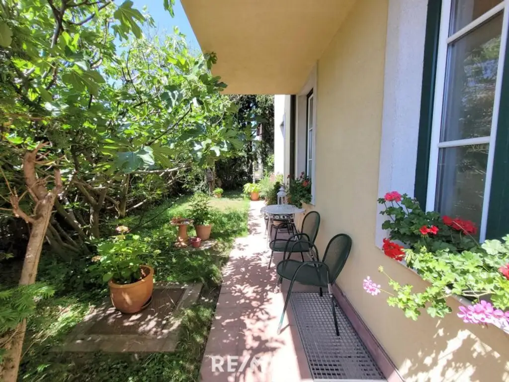 Elegante Villa im Landhausstil mit Riesengarage