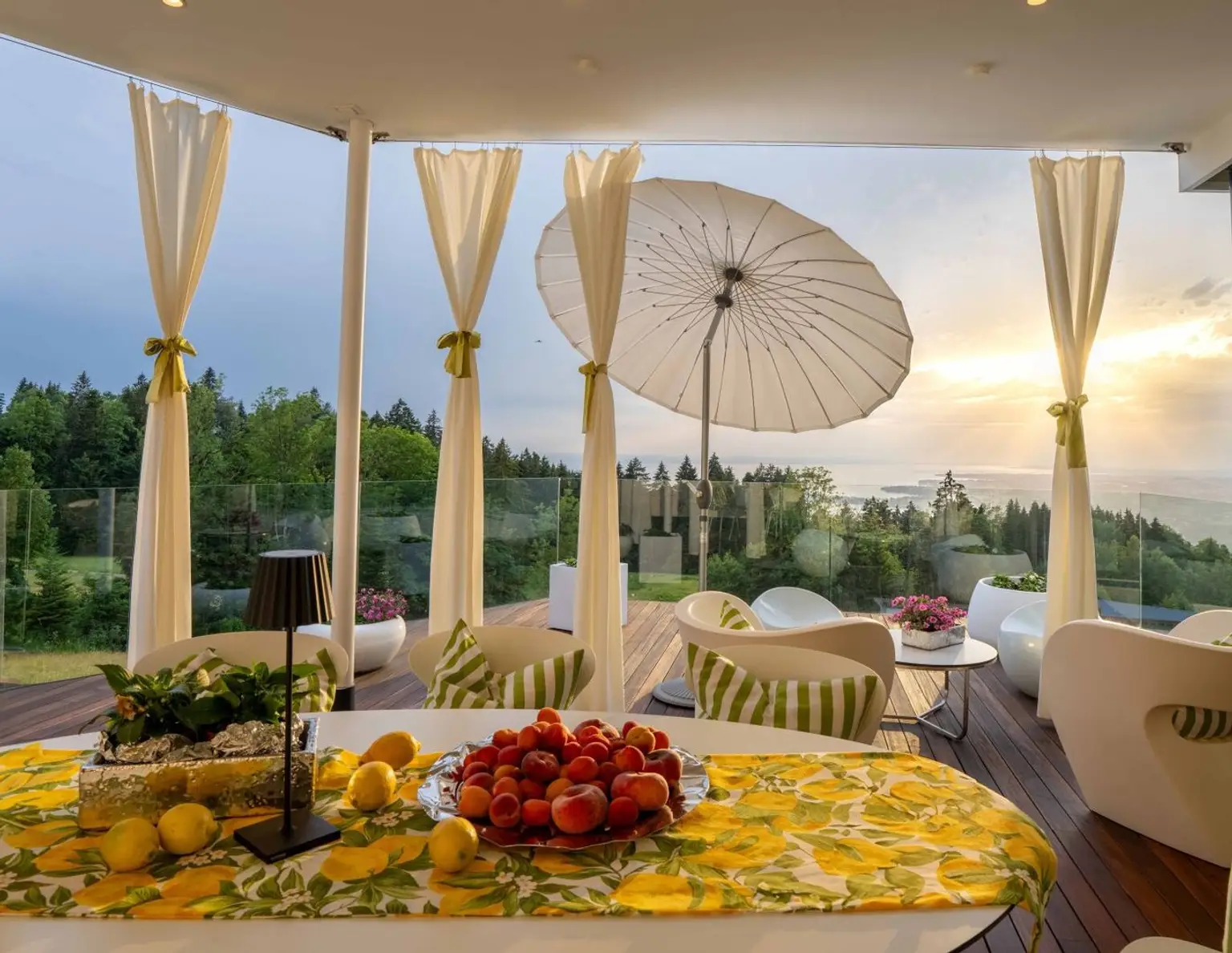 Eichenberg: Exklusives Penthouse mit atemberaubender Seesicht