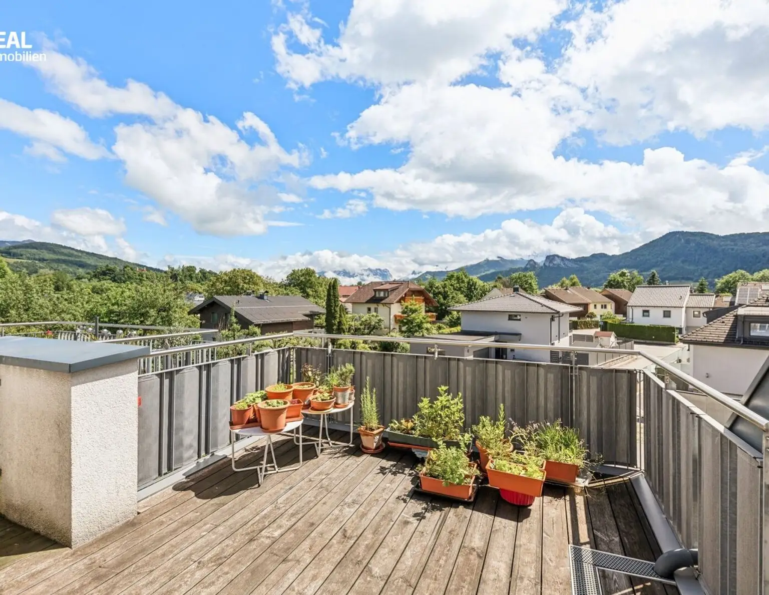 Jung. Grün. Gut angebunden - Stylische Wohnung in Rif