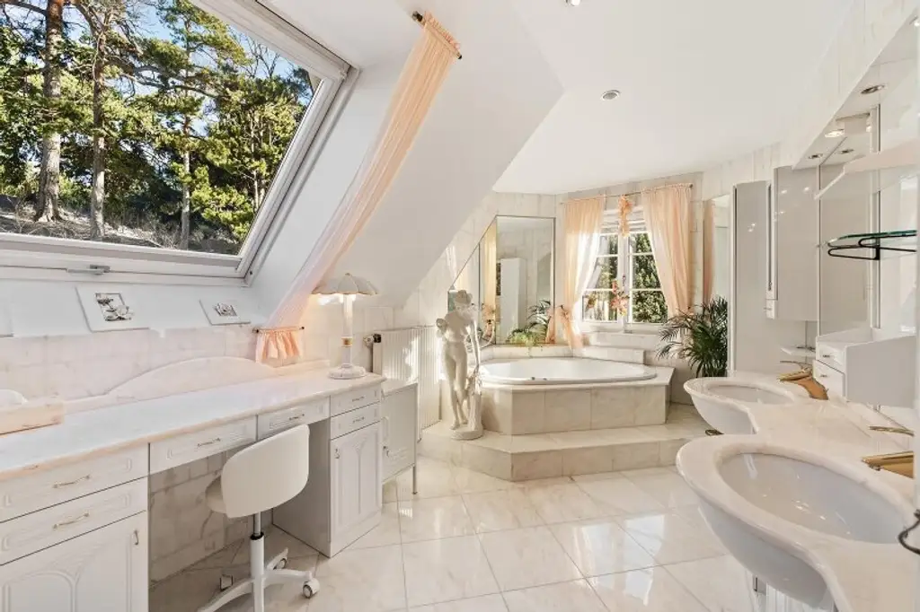 Traumliegenschaft mit großer, repräsentativer 2-Familienvilla - absolute Ruhelage - Hinterbrühl