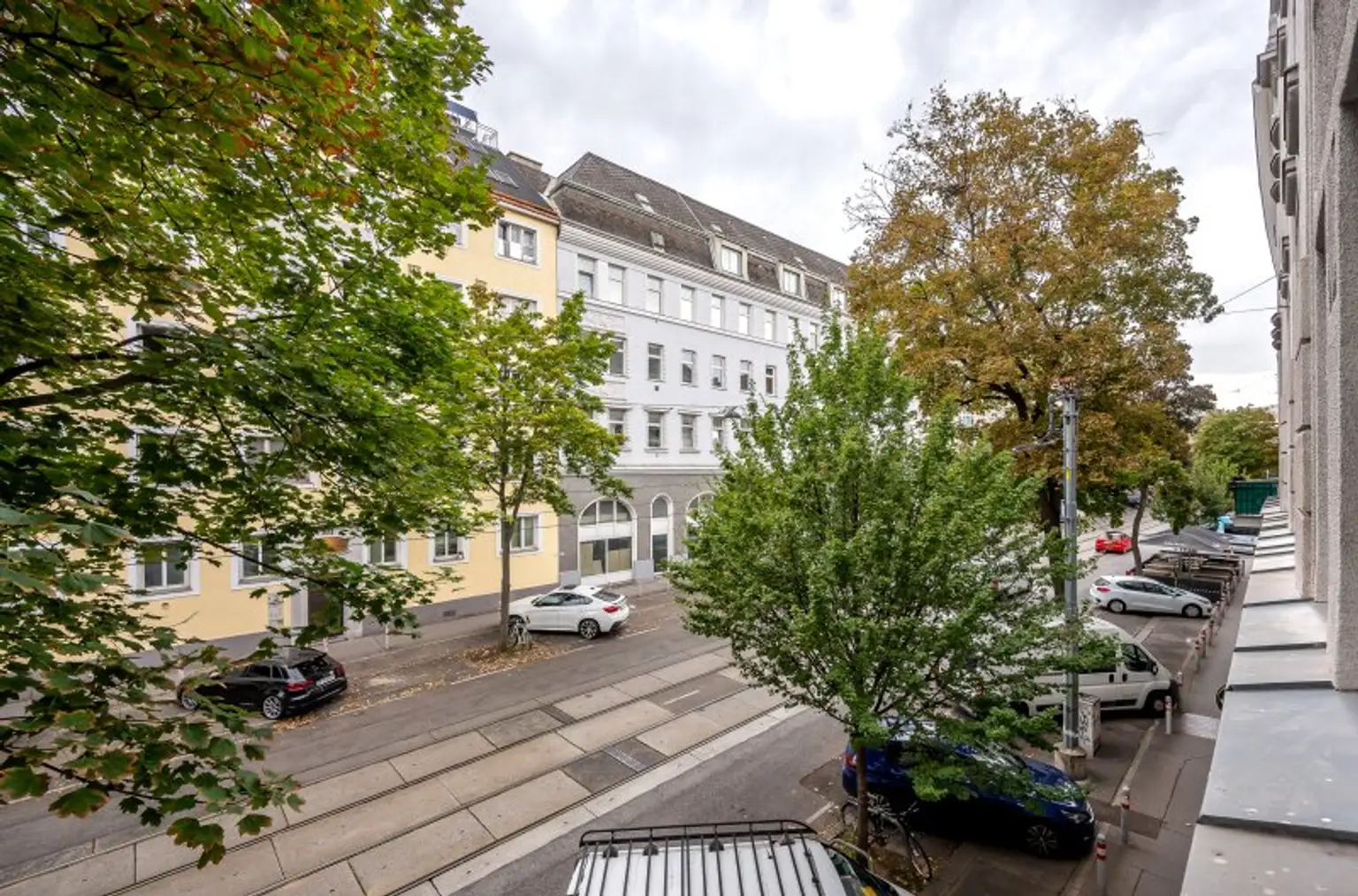 ++1150++ Stilvolle 4-Zimmer Altbauwohnung mit Balkon – Wohnen in Toplage mit Topausstattung
