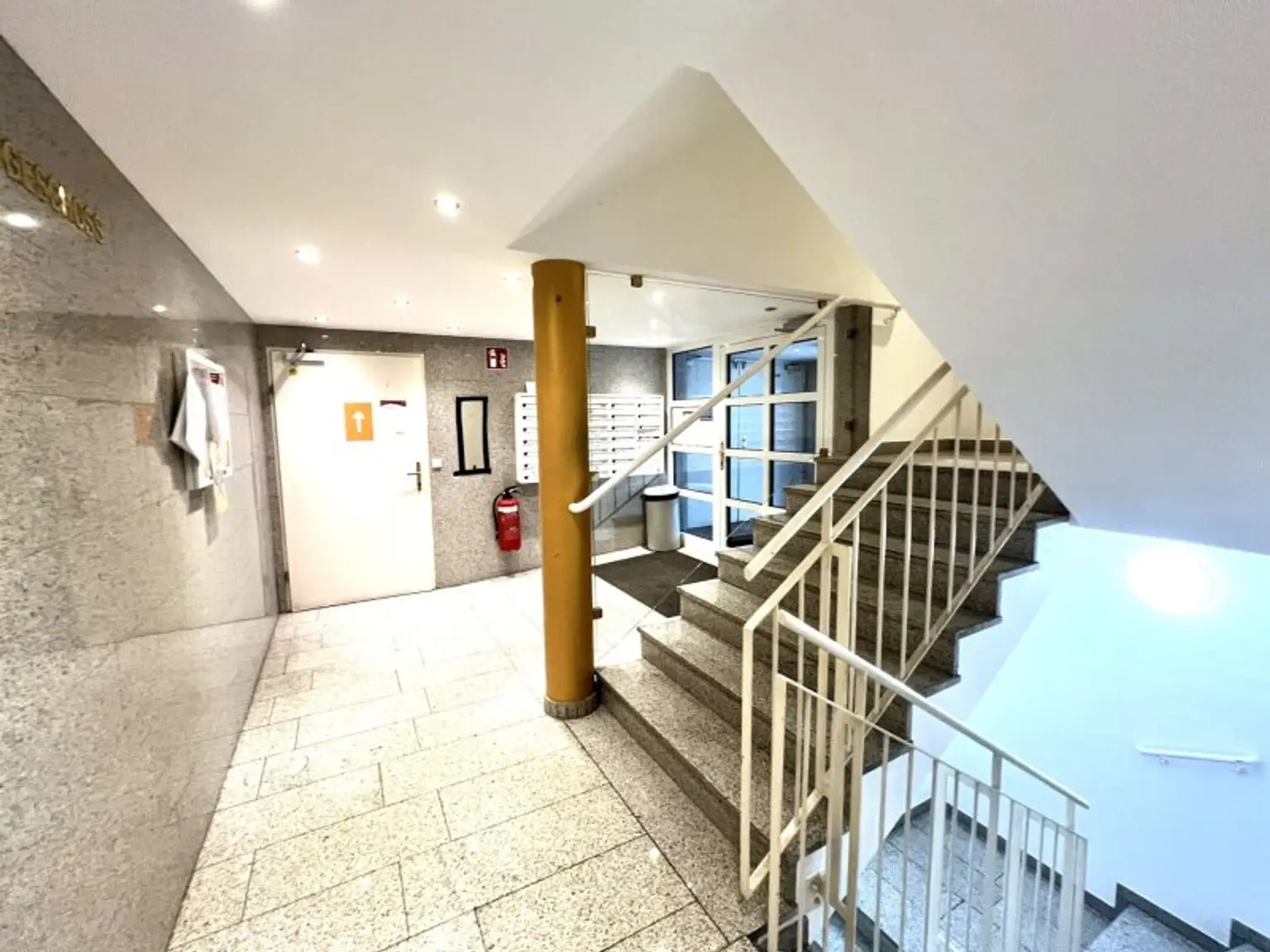 Charmante Dachgeschoss-Maisonettenwohnung in der Barichgasse nahe Dannebergplatz - befristet (!)