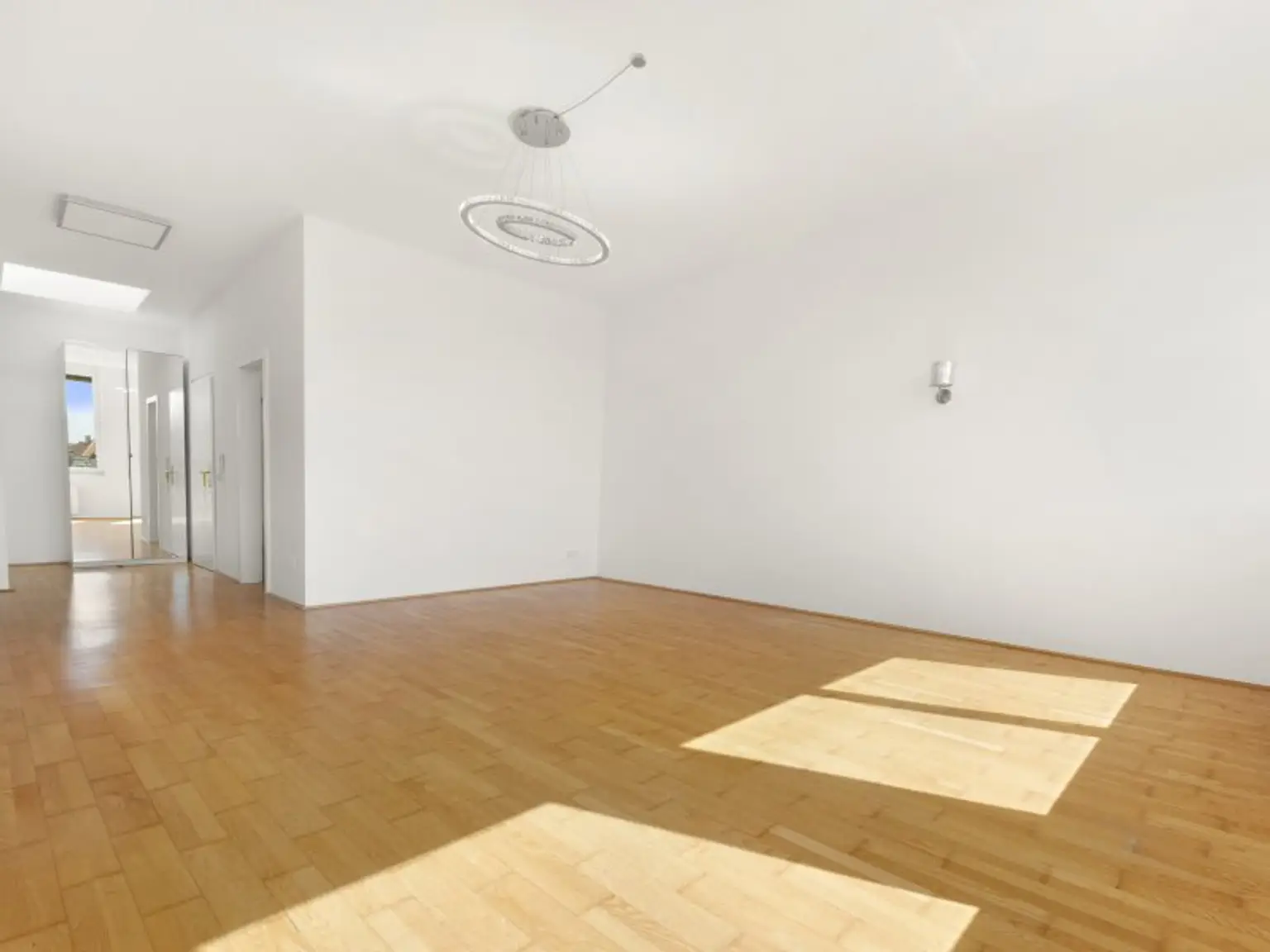 Traumhafte und junge 4 Zimmer 110m² Terrassenwohnung plus 2 Tiefgaragenplätze - Stadtwohnung - Hans-Sachs-Straße