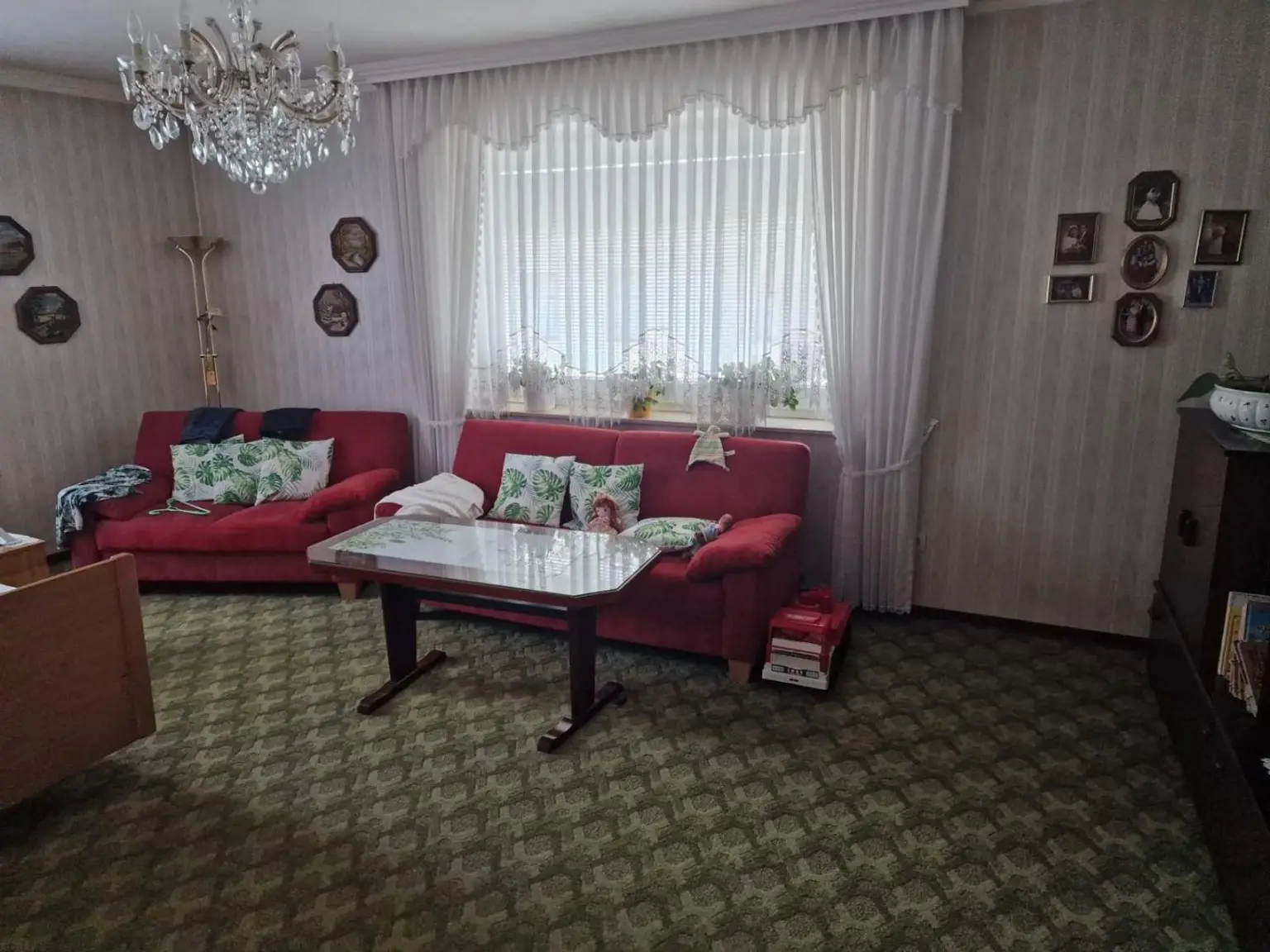 "Wohnhaus und Hallen"